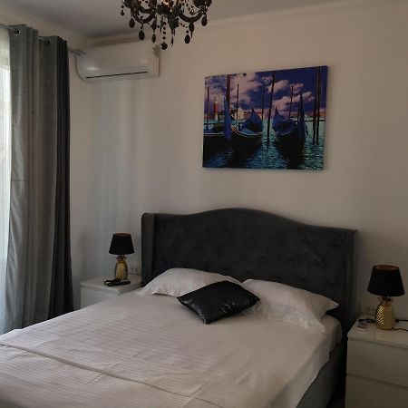 Lotus Blue Apartment Mamaia Exterior photo