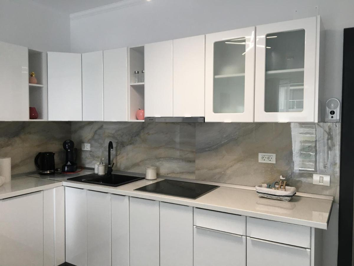 Lotus Blue Apartment Mamaia Exterior photo